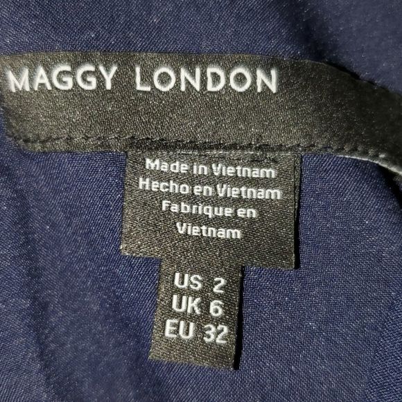 NWOT - Maggie London Scallop Sheath Dress - Picture 3 of 5